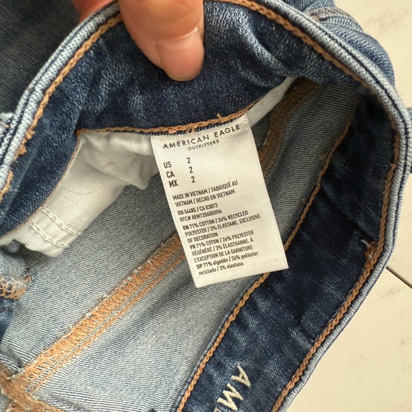 AMERICAN EAGLE Crossover Waist denim shorts - 
Size 2 - Picture 3 of 4